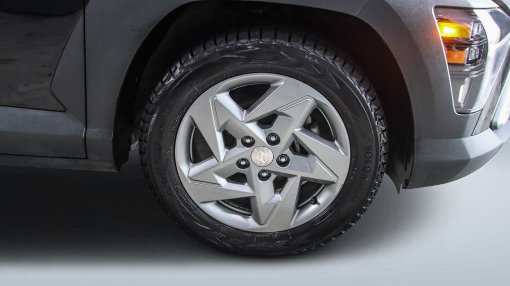 Hyundai Kona Essential 2025 — photo 24