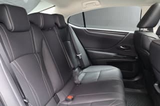 Lexus ES 300h 4-door Mid-Size Passenger Car 2025 — photo 26