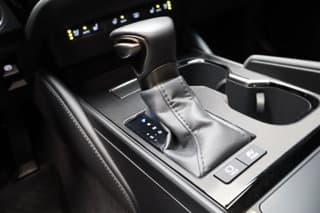 Lexus ES 300h 4-door Mid-Size Passenger Car 2025 — photo 22