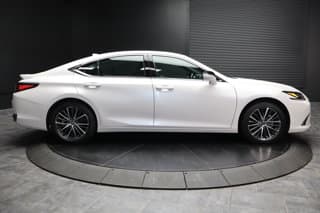 Lexus ES 300h 4-door Mid-Size Passenger Car 2025 — photo 2
