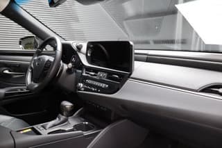 Lexus ES 300h 4-door Mid-Size Passenger Car 2025 — photo 11