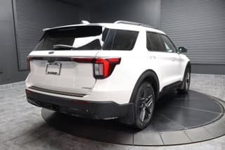 Ford Explorer 4WD Sport Utility Vehicles 2025 — photo 3