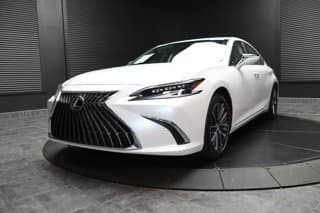 Lexus ES 300h 4-door Mid-Size Passenger Car 2025 — photo 8