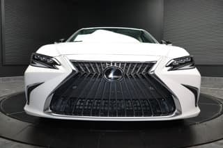 Lexus ES 300h 4-door Mid-Size Passenger Car 2025 — photo 9