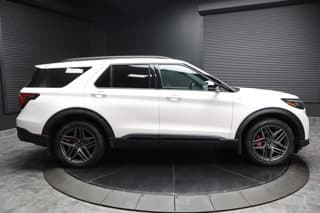 Ford Explorer 4WD Sport Utility Vehicles 2025 — photo 2