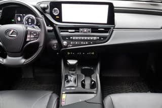 Lexus ES 300h 4-door Mid-Size Passenger Car 2025 — photo 20