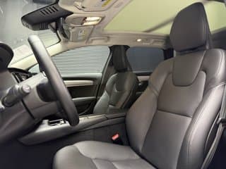 Volvo V90 Cross Country Mid-Size Wagon 2024 — photo 14