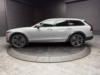 Volvo V90 Cross Country Mid-Size Wagon 2024 — photo 7