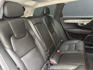 Volvo V90 Cross Country Mid-Size Wagon 2024 — photo 29