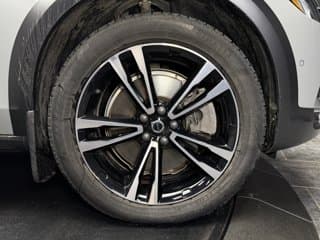 Volvo V90 Cross Country Mid-Size Wagon 2024 — photo 10