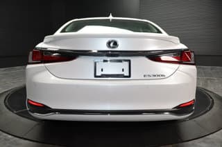Lexus ES 300h 4-door Mid-Size Passenger Car 2025 — photo 4