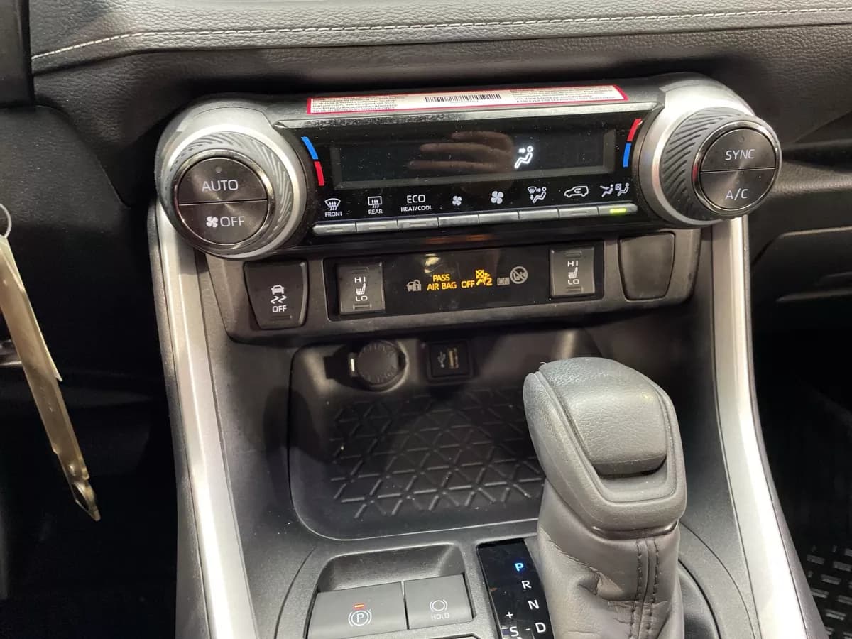 Toyota RAV4 2025 — photo 16