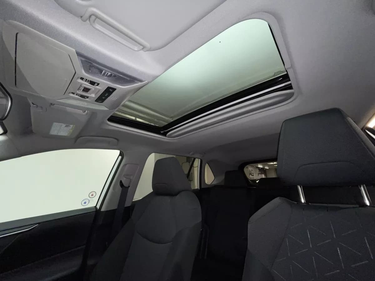 Toyota RAV4 2025 — photo 16