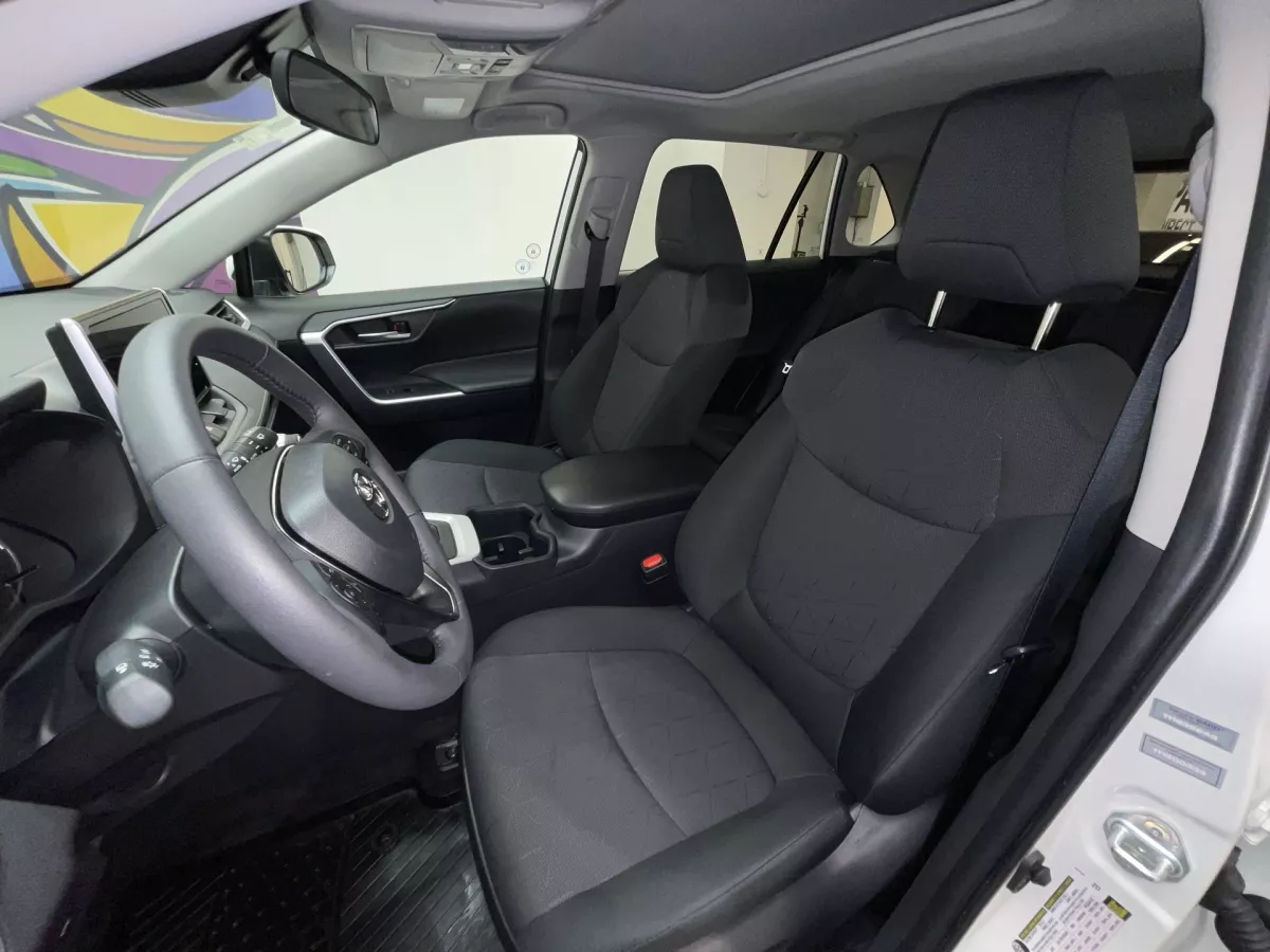 Toyota RAV4 2025 — photo 13