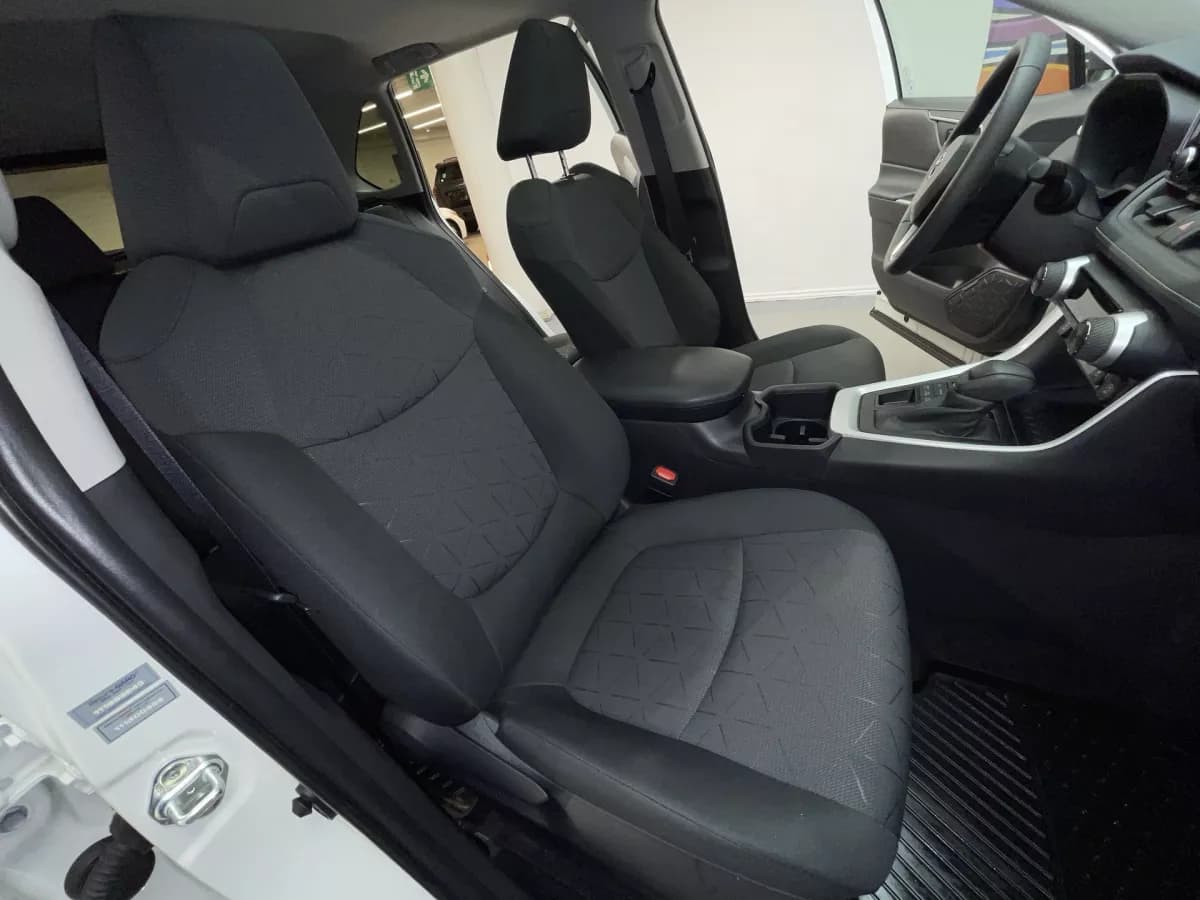 Toyota RAV4 2025 — photo 26