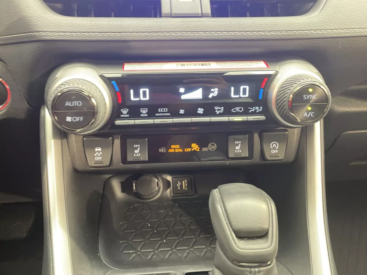 Toyota RAV4 2025 — photo 17