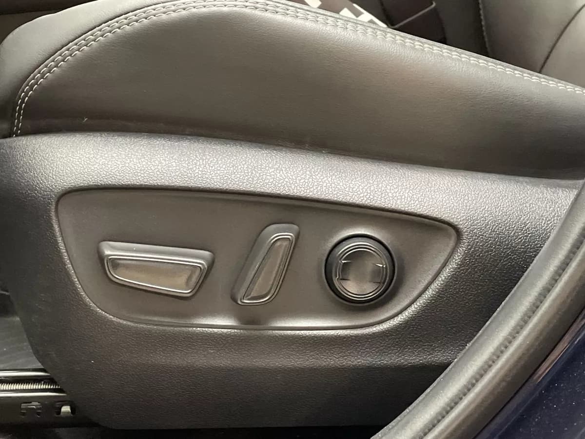 Toyota RAV4 2025 — photo 14