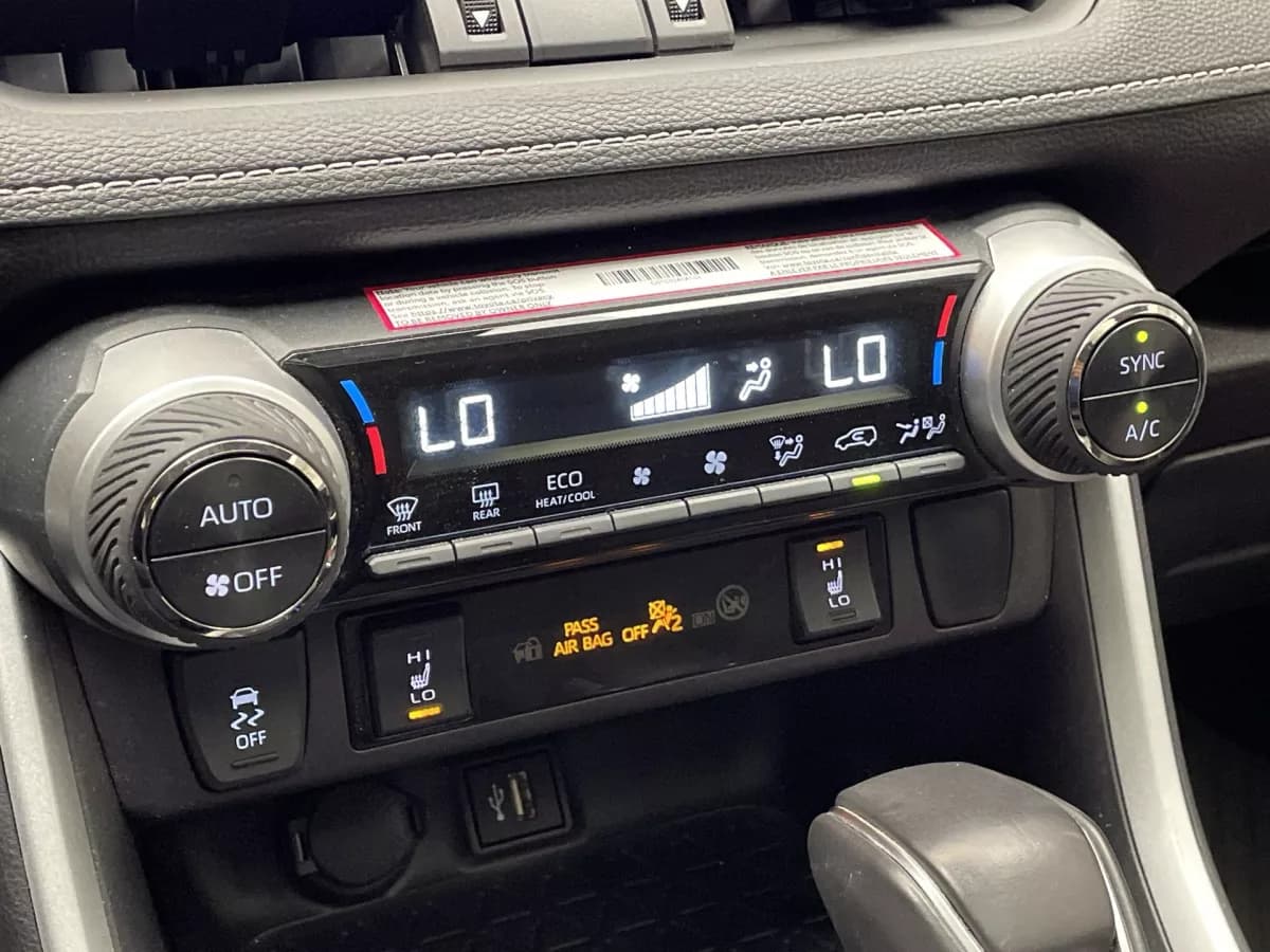 Toyota RAV4 2025 — photo 17