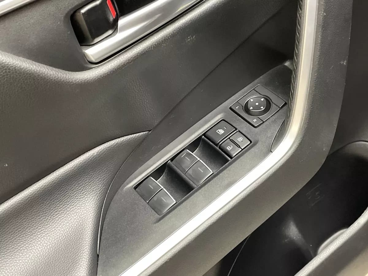 Toyota RAV4 2025 — photo 15