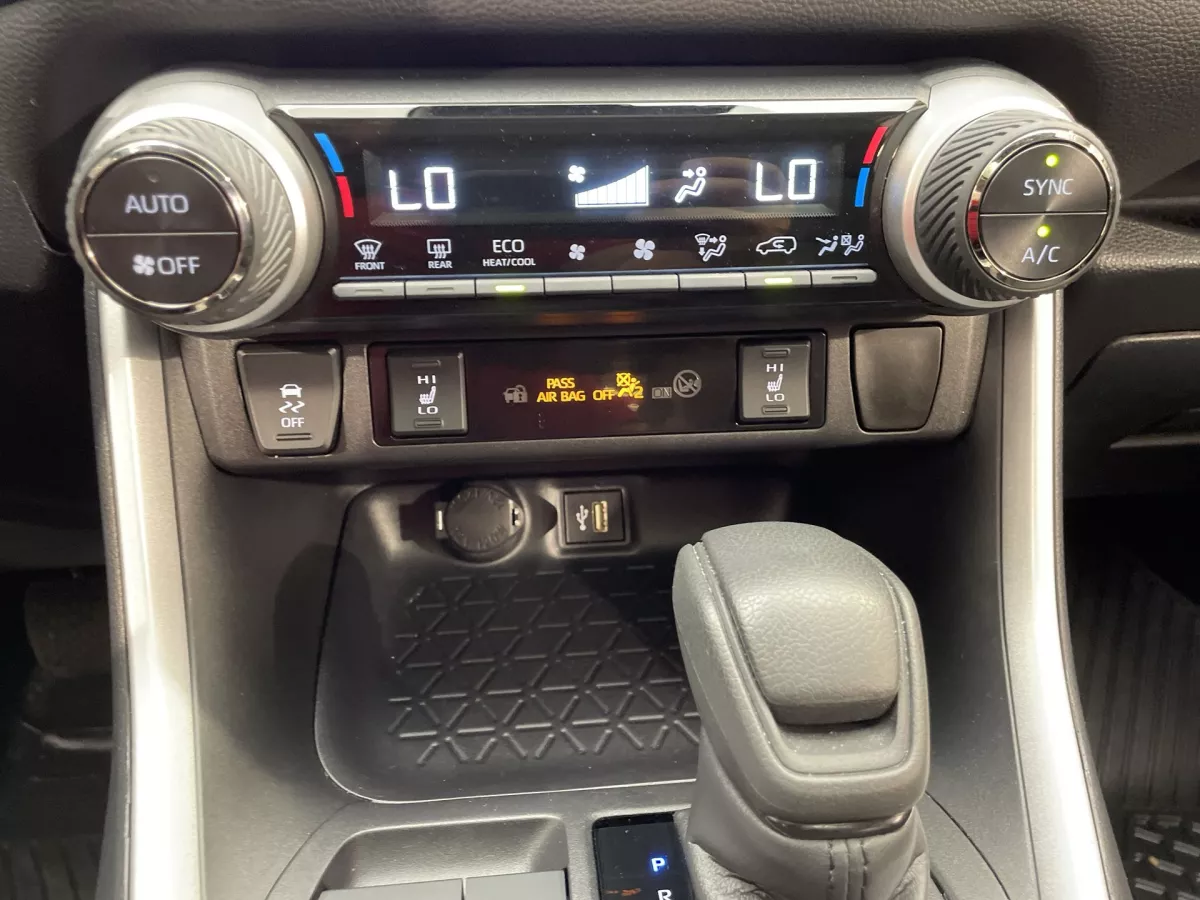 Toyota RAV4 2025 — photo 17