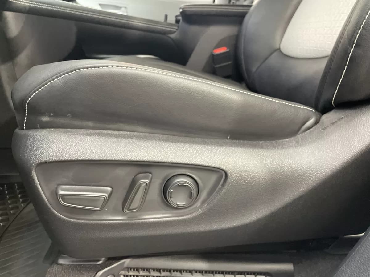 Toyota Sienna 2025 — photo 14