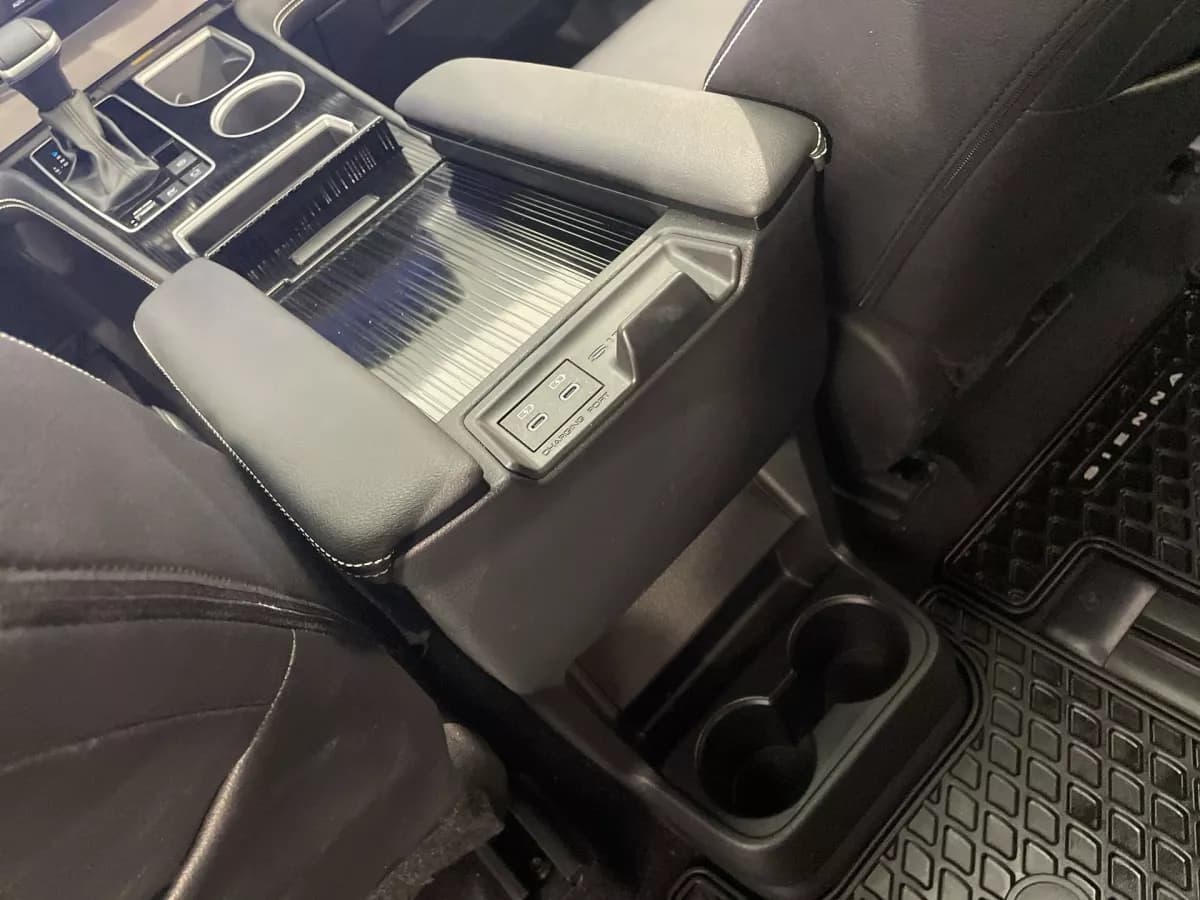Toyota Sienna 2025 — photo 24