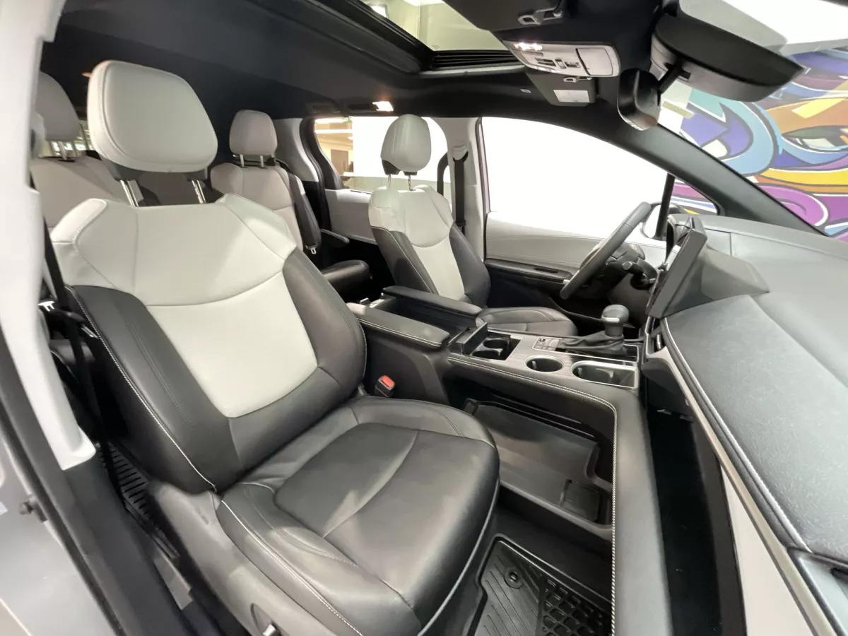 Toyota Sienna 2025 — photo 28