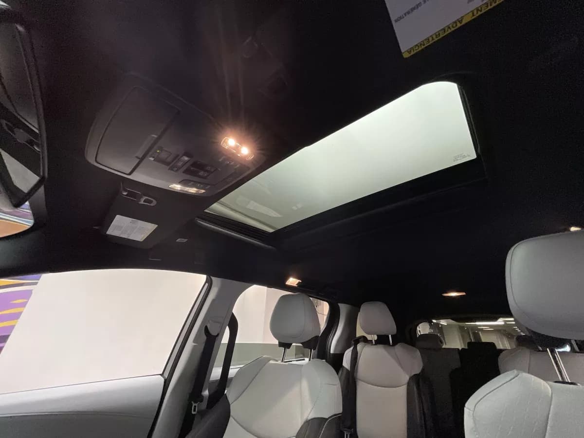 Toyota Sienna 2025 — photo 16