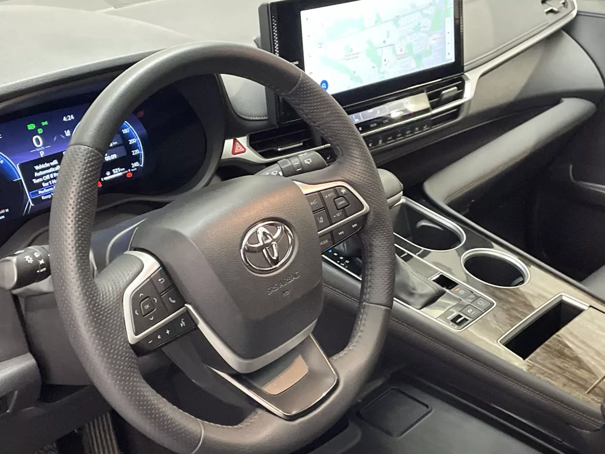 Toyota Sienna 2025 — photo 11