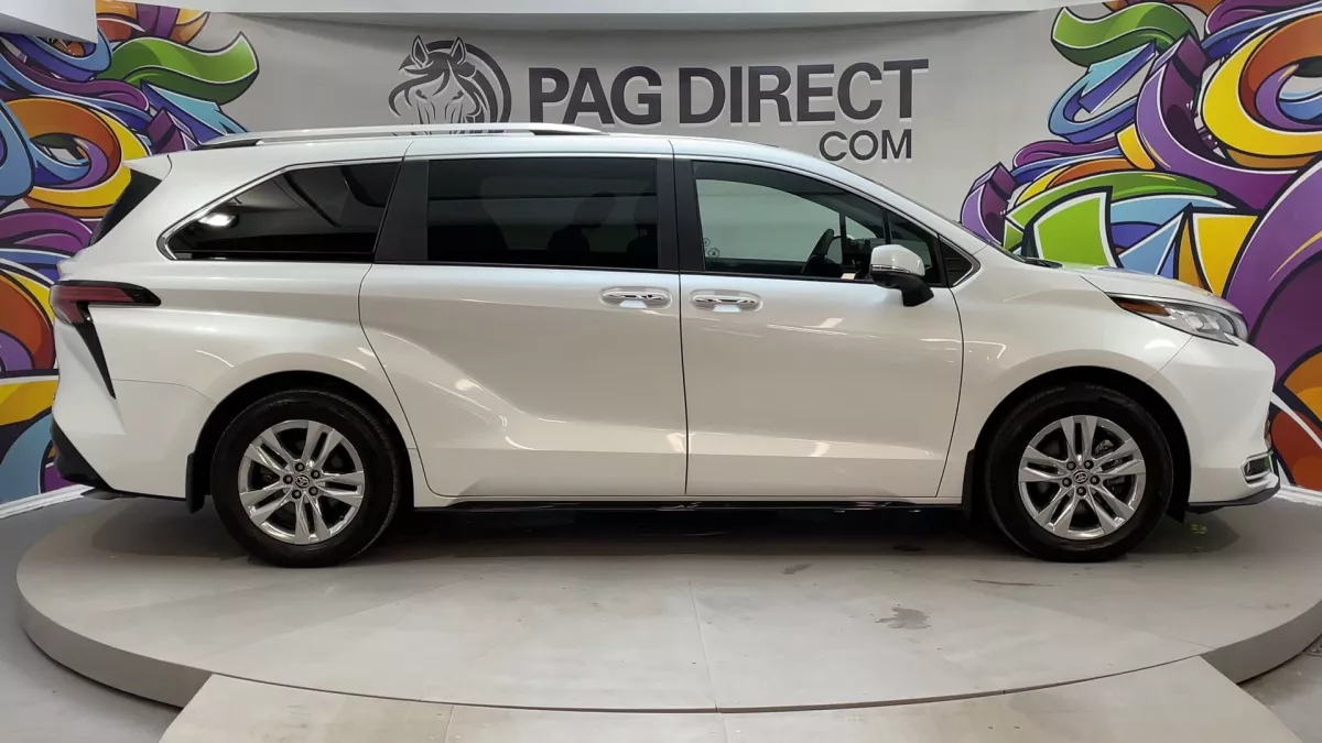 Toyota Sienna 2025 — photo 9