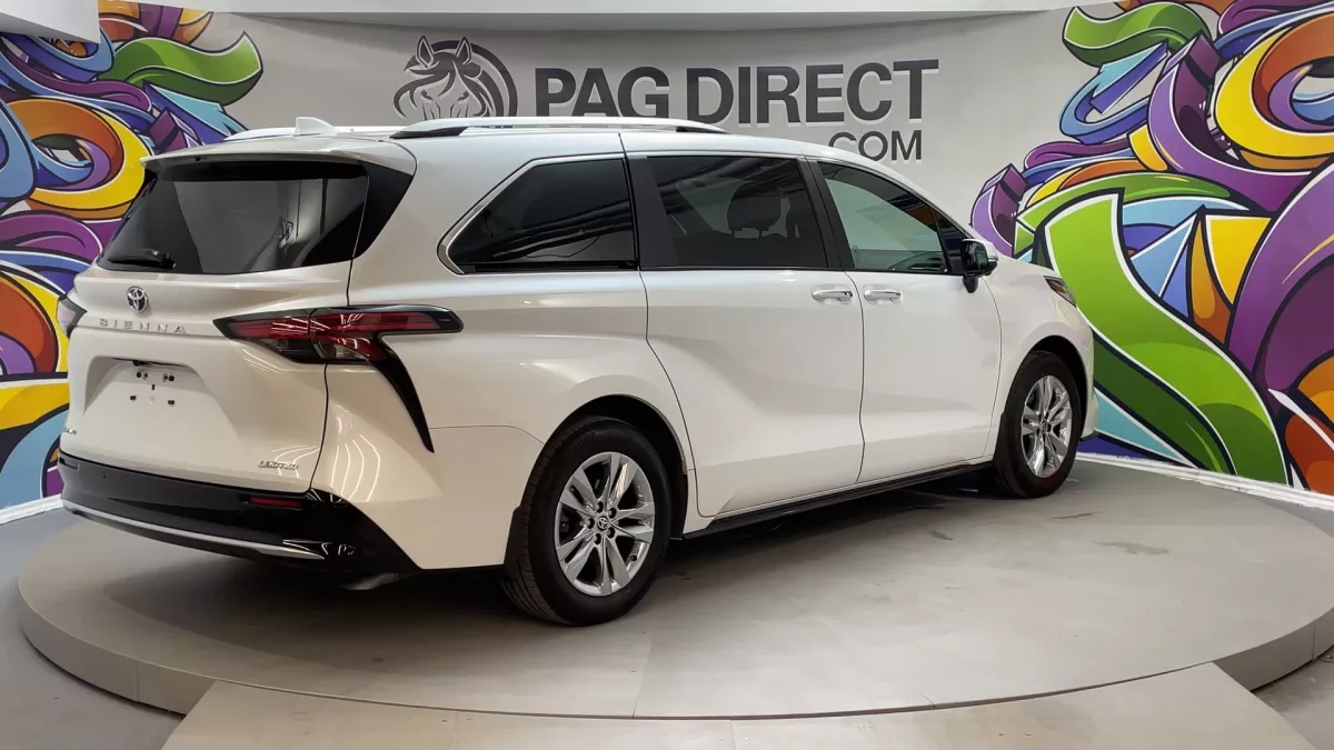 Toyota Sienna 2025 — photo 8