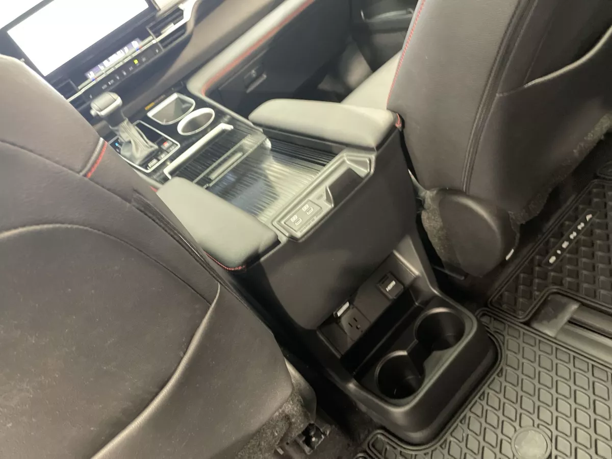 Toyota Sienna 2025 — photo 24