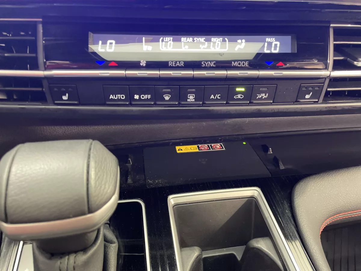 Toyota Sienna 2025 — photo 17