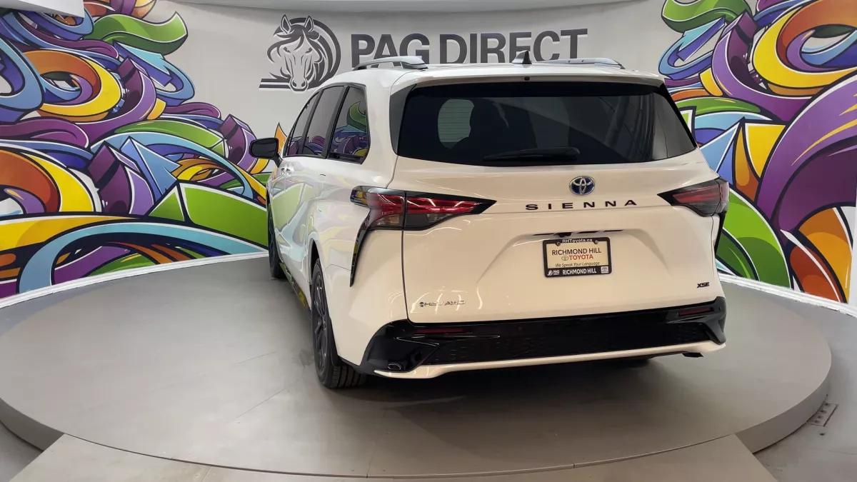 Toyota Sienna 2025 — photo 2