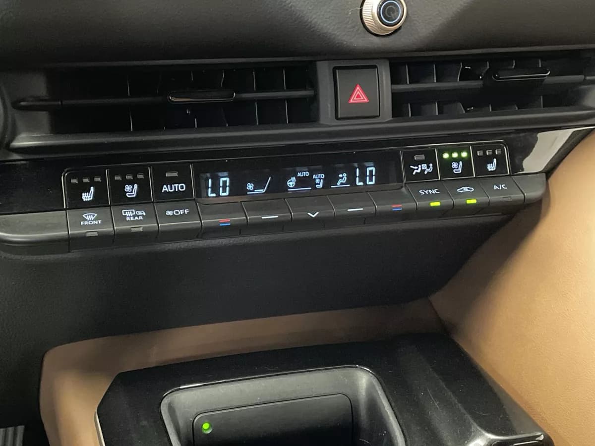 Toyota Crown Signia 2025 — photo 17