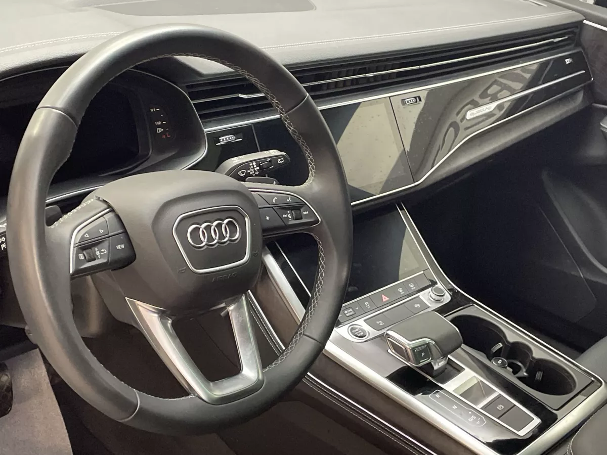 Audi Q7 2025 — photo 11