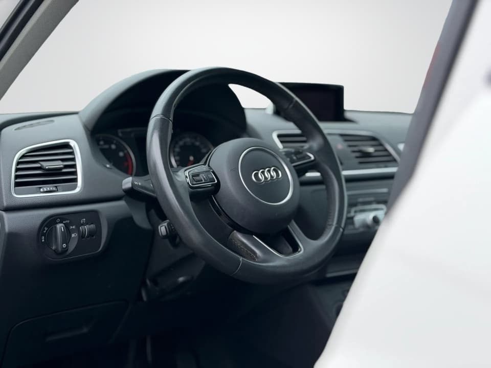 Audi Q3 2018 — photo 10