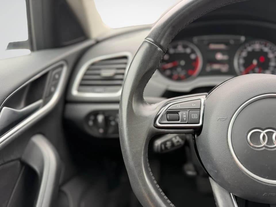 Audi Q3 2018 — photo 14