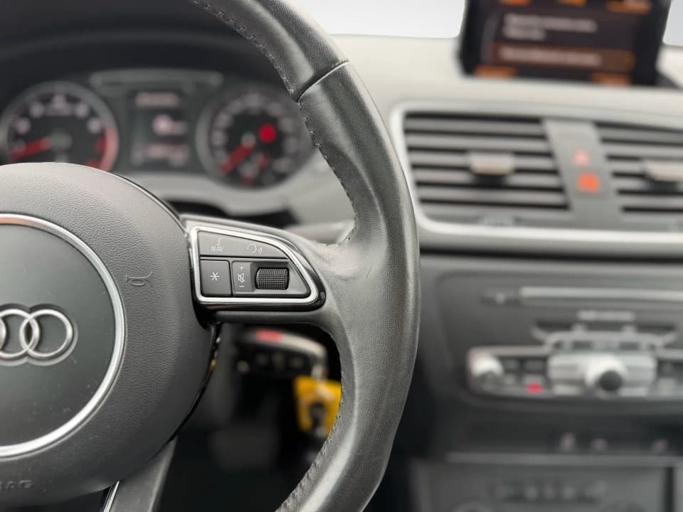 Audi Q3 2018 — photo 15