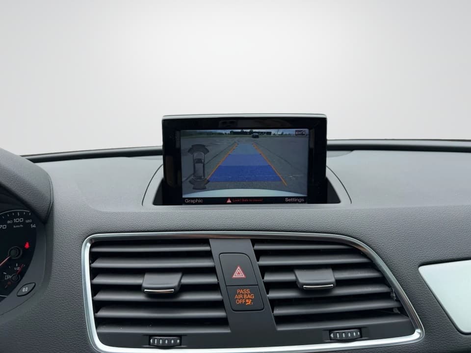 Audi Q3 2018 — photo 17