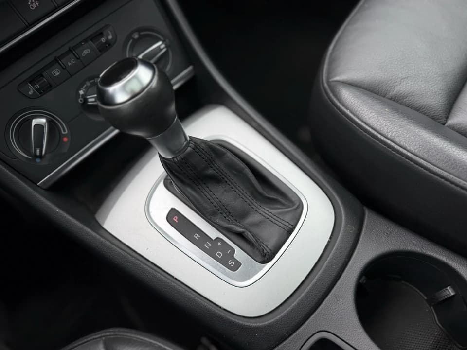 Audi Q3 2018 — photo 20