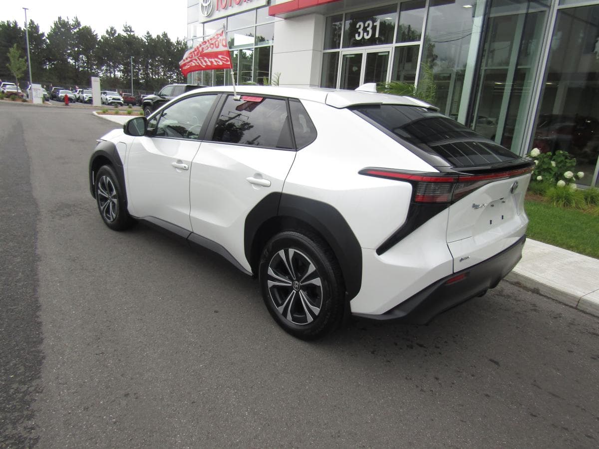 Toyota bZ 2024 — photo 9