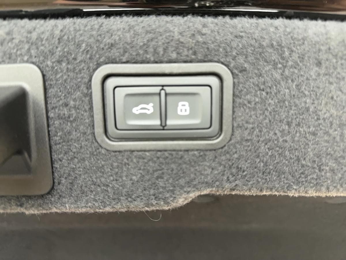 Audi A8 2021 — photo 10