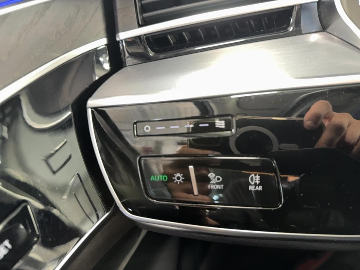 Audi A8 2021 — photo 13