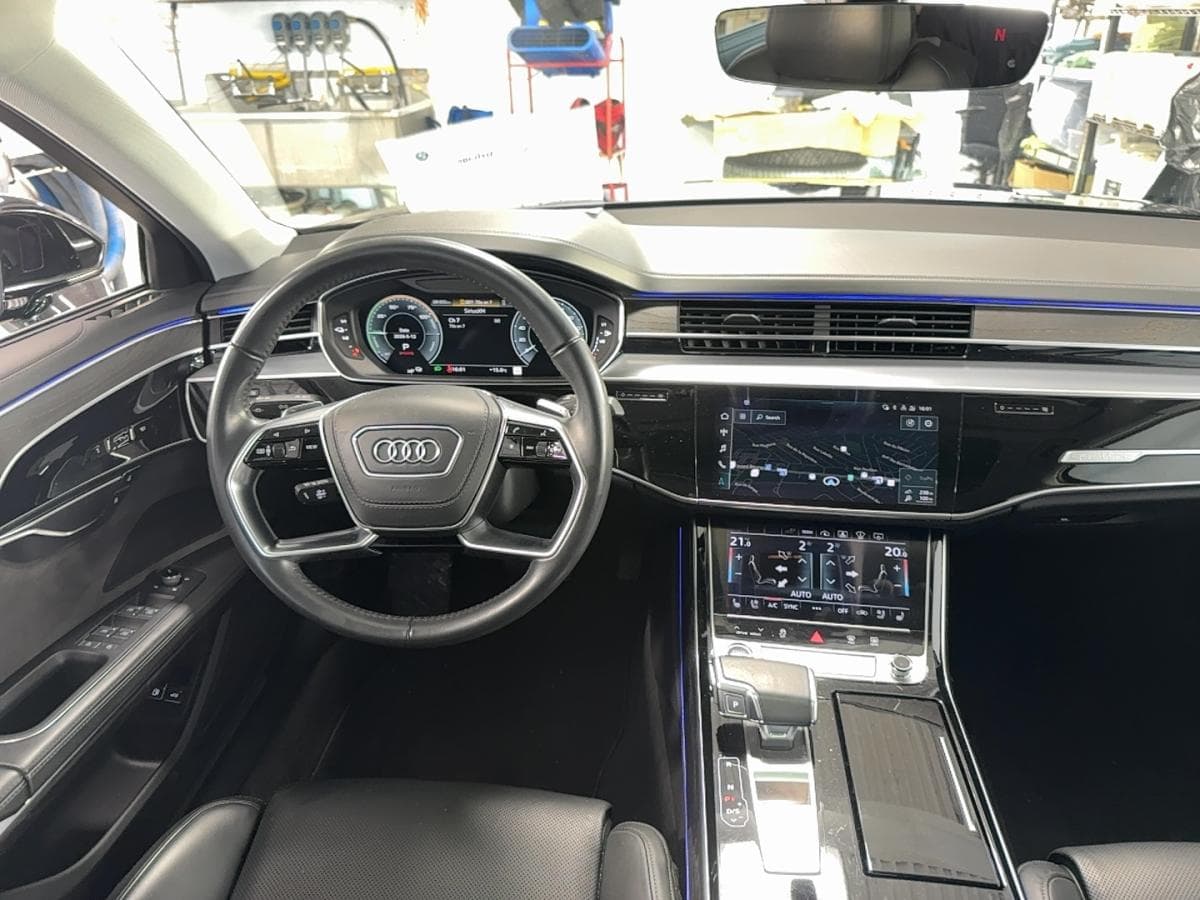 Audi A8 2021 — photo 15