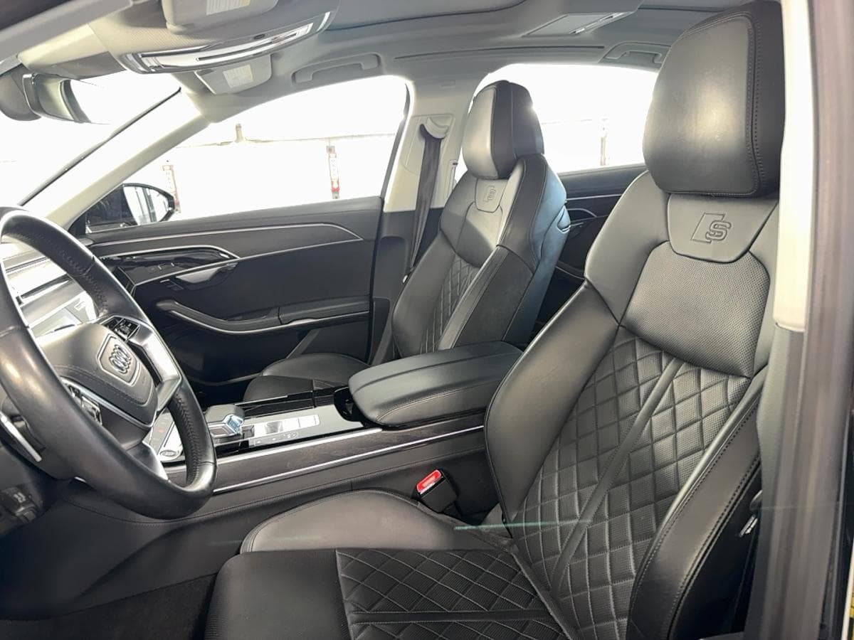 Audi A8 2021 — photo 16