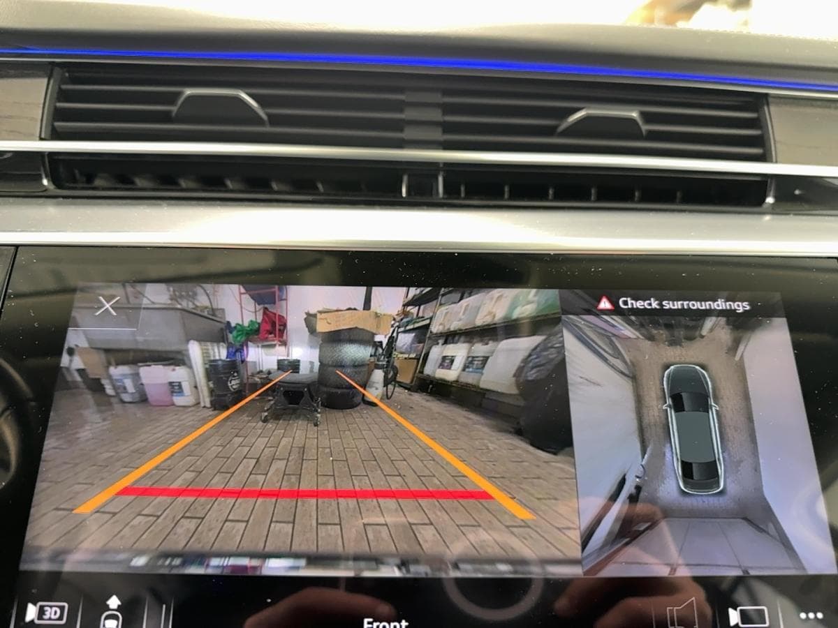 Audi A8 2021 — photo 18