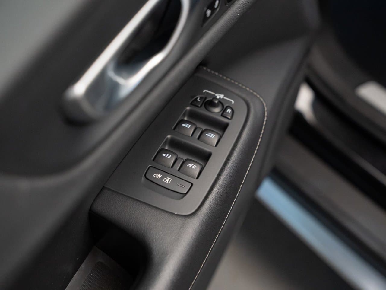 Volvo V60 2024 — photo 12