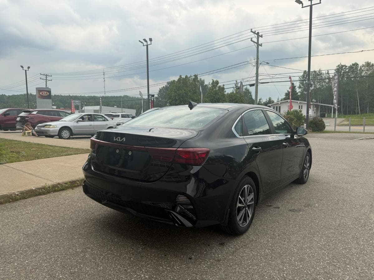 Kia Forte 2023 — photo 3
