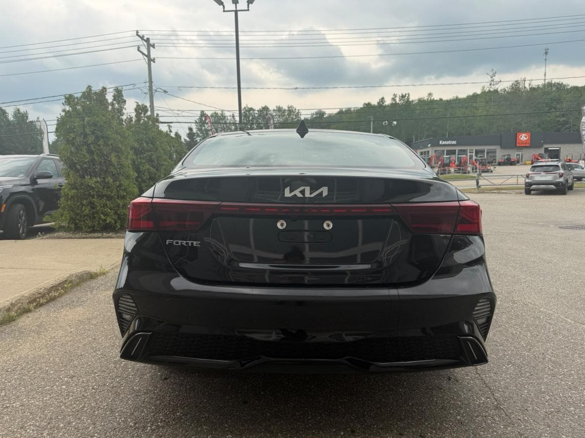 Kia Forte 2023 — photo 4